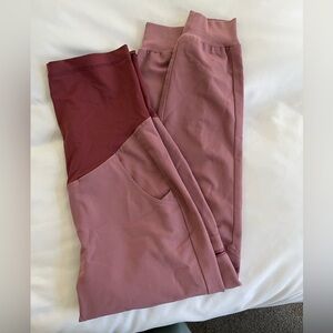 Figs Women's Zamora jogger maternity scrub pants in Mauve XS petite